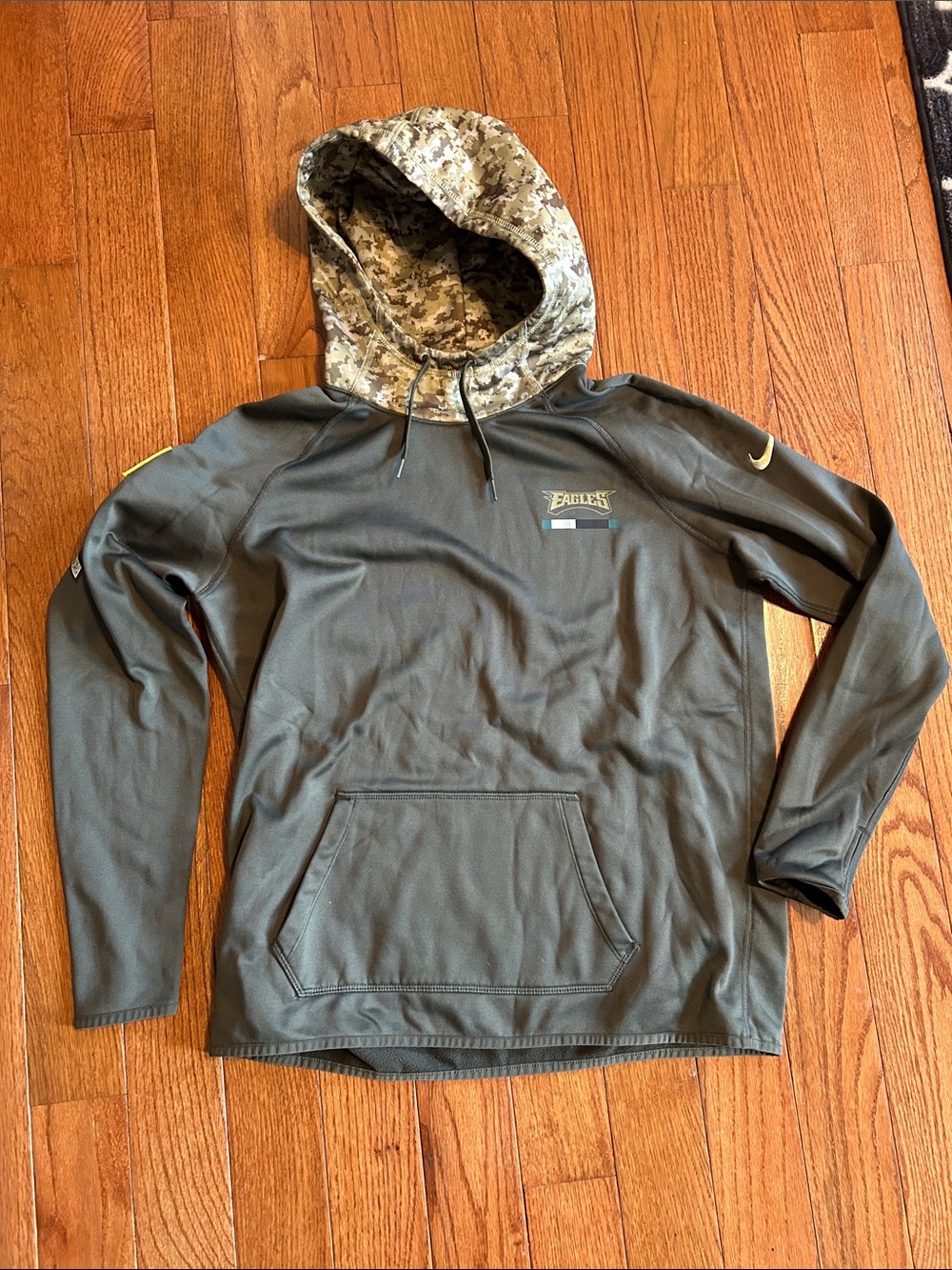 Philadelphia Eagles Salute to Service Hoodie L
